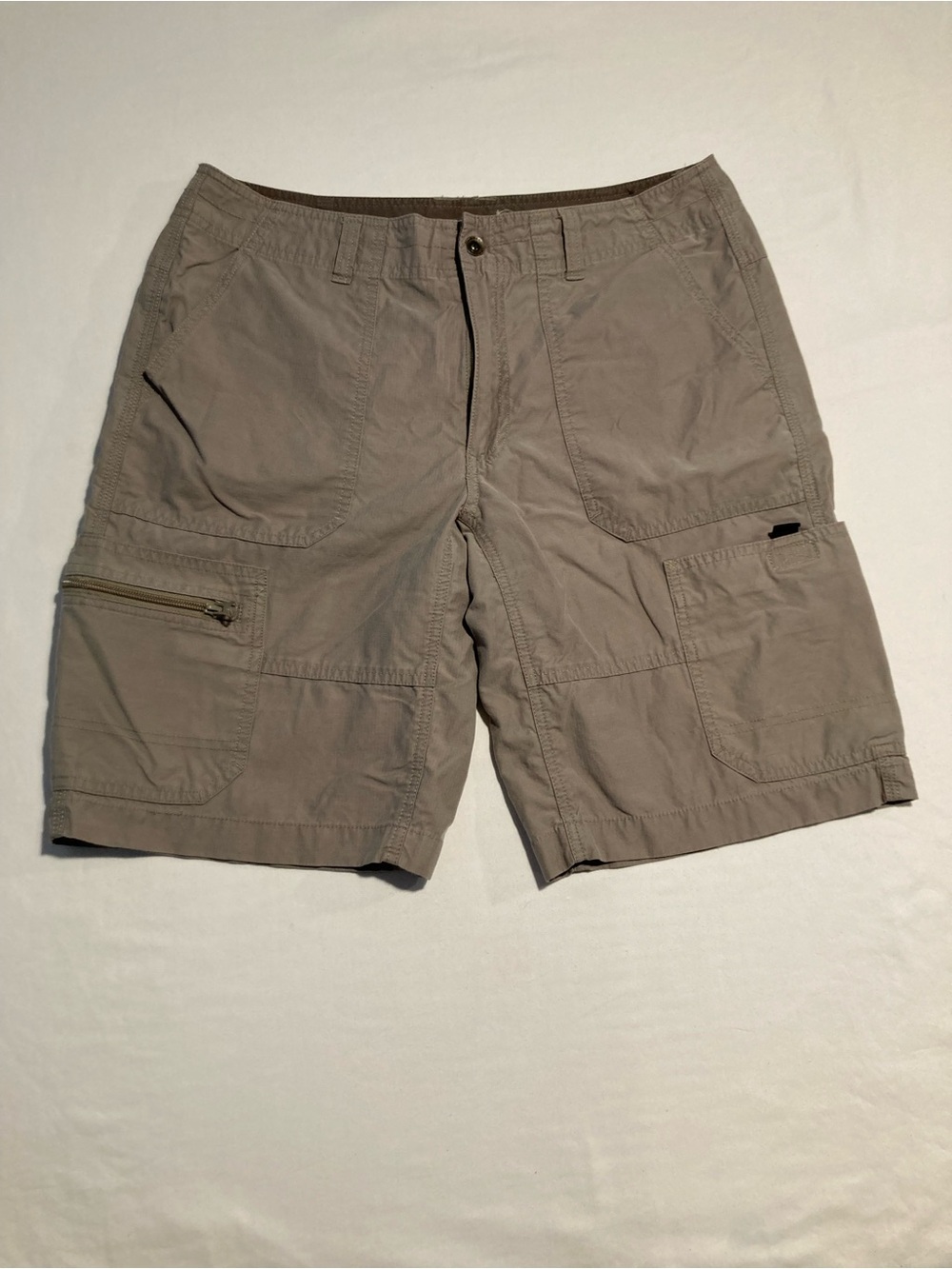 Eddie Bauer Men's Cargo Shorts in Brown Size 33